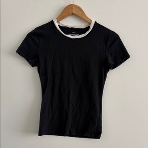 Abercrombie & Fitch Black and White Short Sleeve Tee